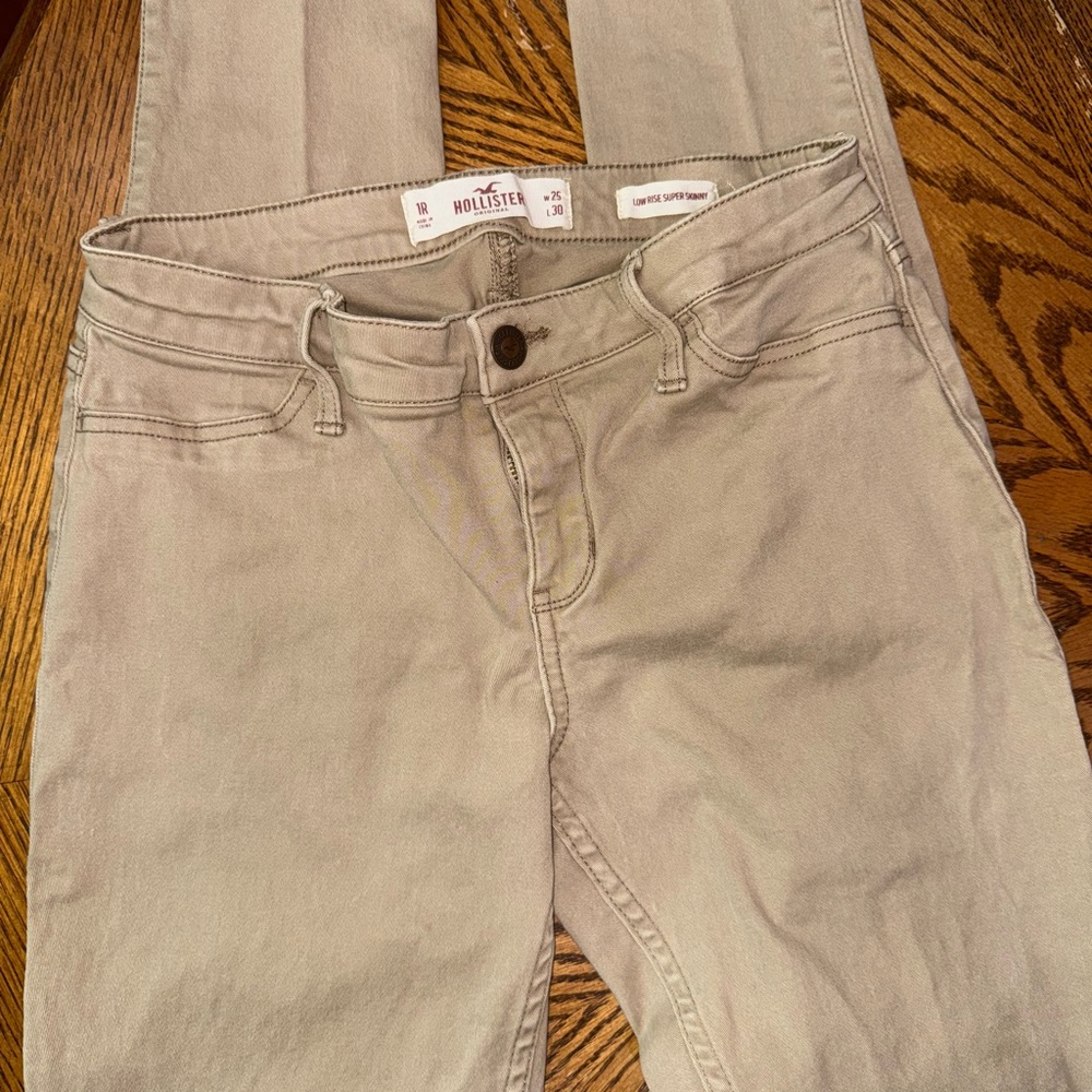 Hollister girls khaki Jeans